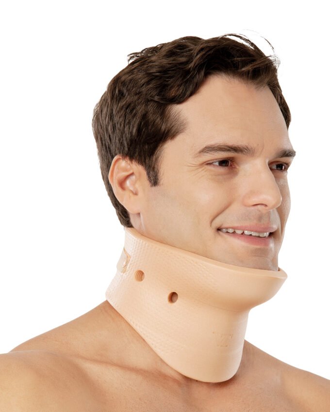 REF 206 Nelson Collar With Chin Support
