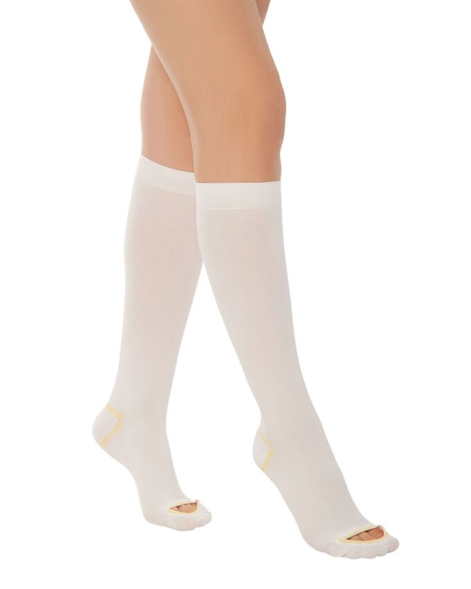 REF 910 Knee High Anti-Embolism Stockings